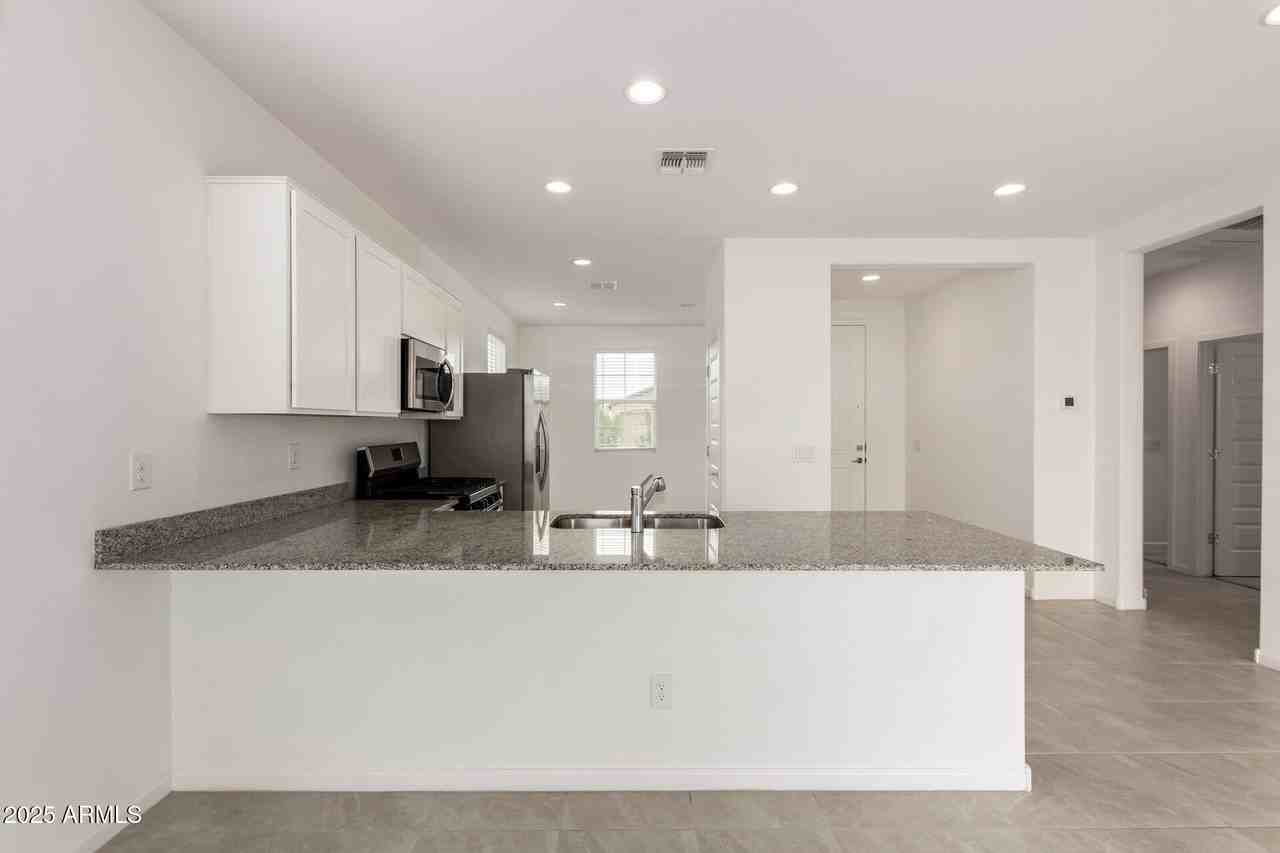 3048 E Riding Boot Way - Photo 5 of 20
