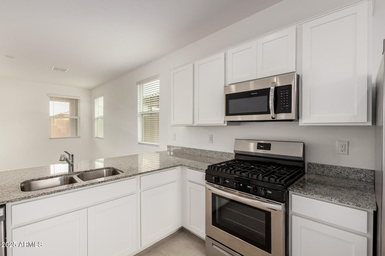 3048 E Riding Boot Way - Photo 6 of 20