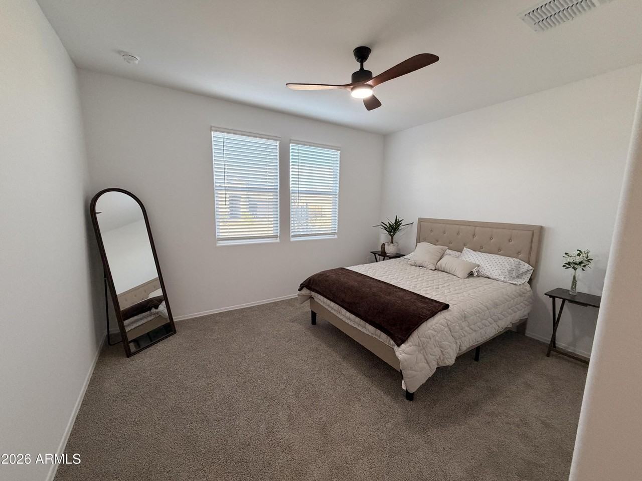 1527 E Glazier Dr - Photo 3 of 41