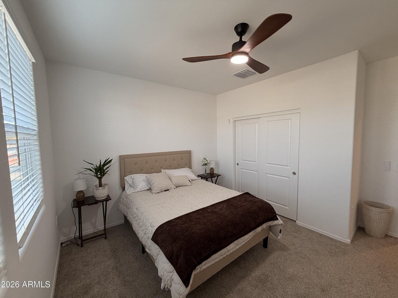 1527 E Glazier Dr - Photo 4 of 41