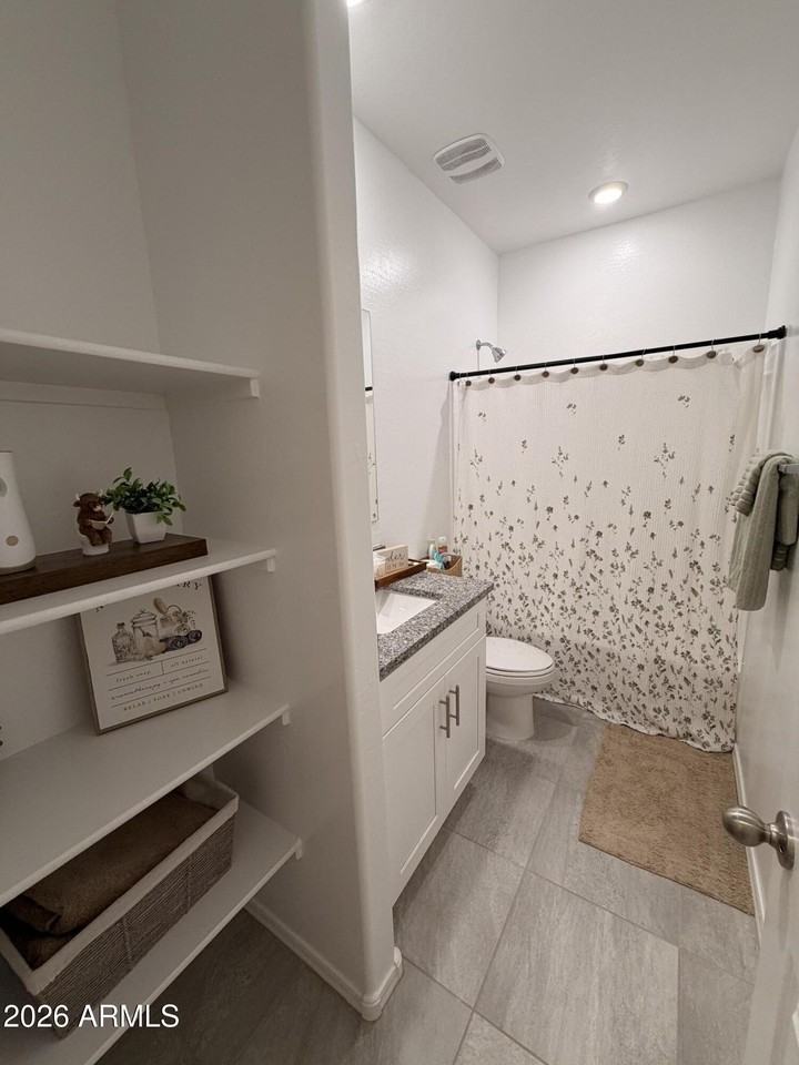 1527 E Glazier Dr - Photo 5 of 41