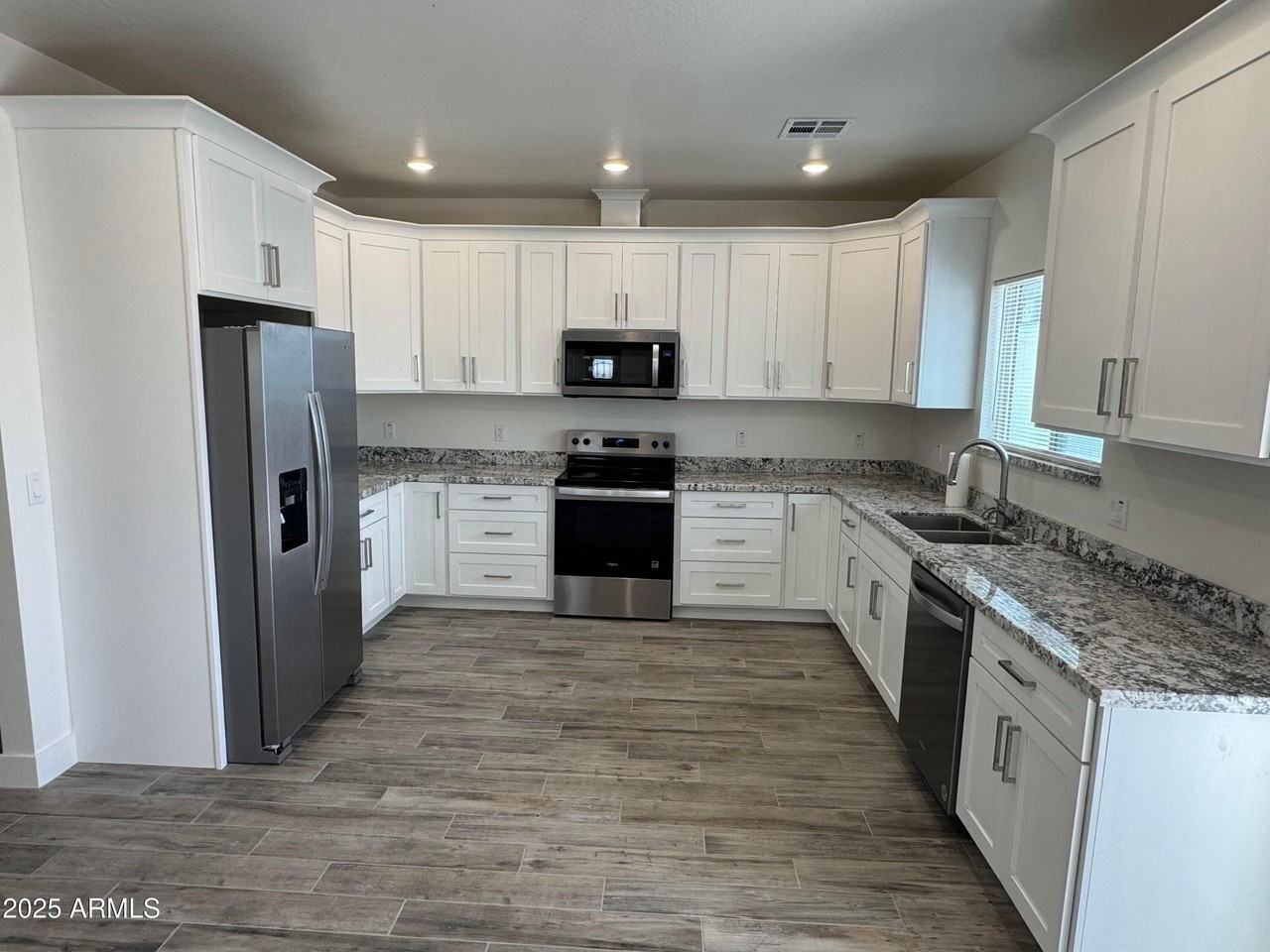 2814 E Roeser Rd #1 - Photo 4 of 16