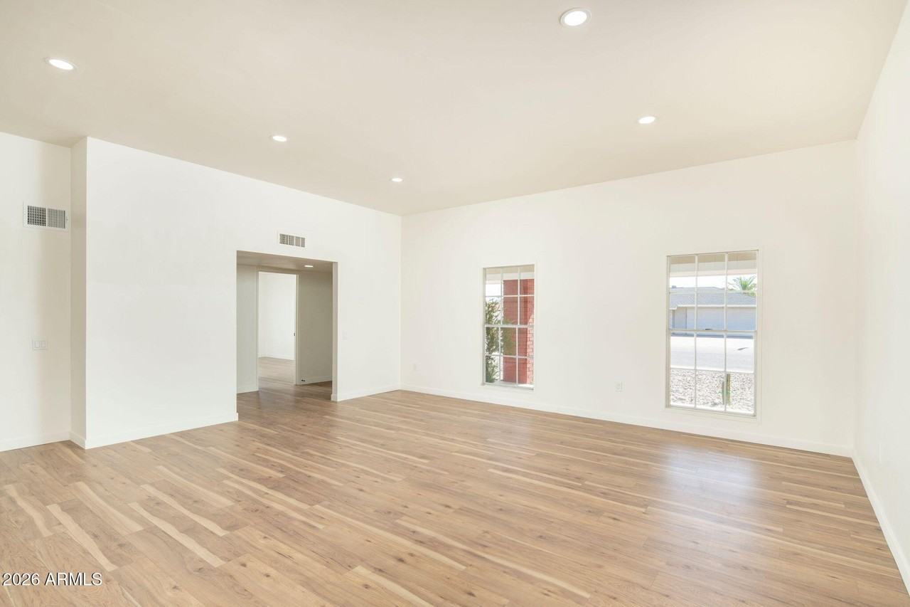 9213 W Briarwood Cir N - Photo 7 of 35