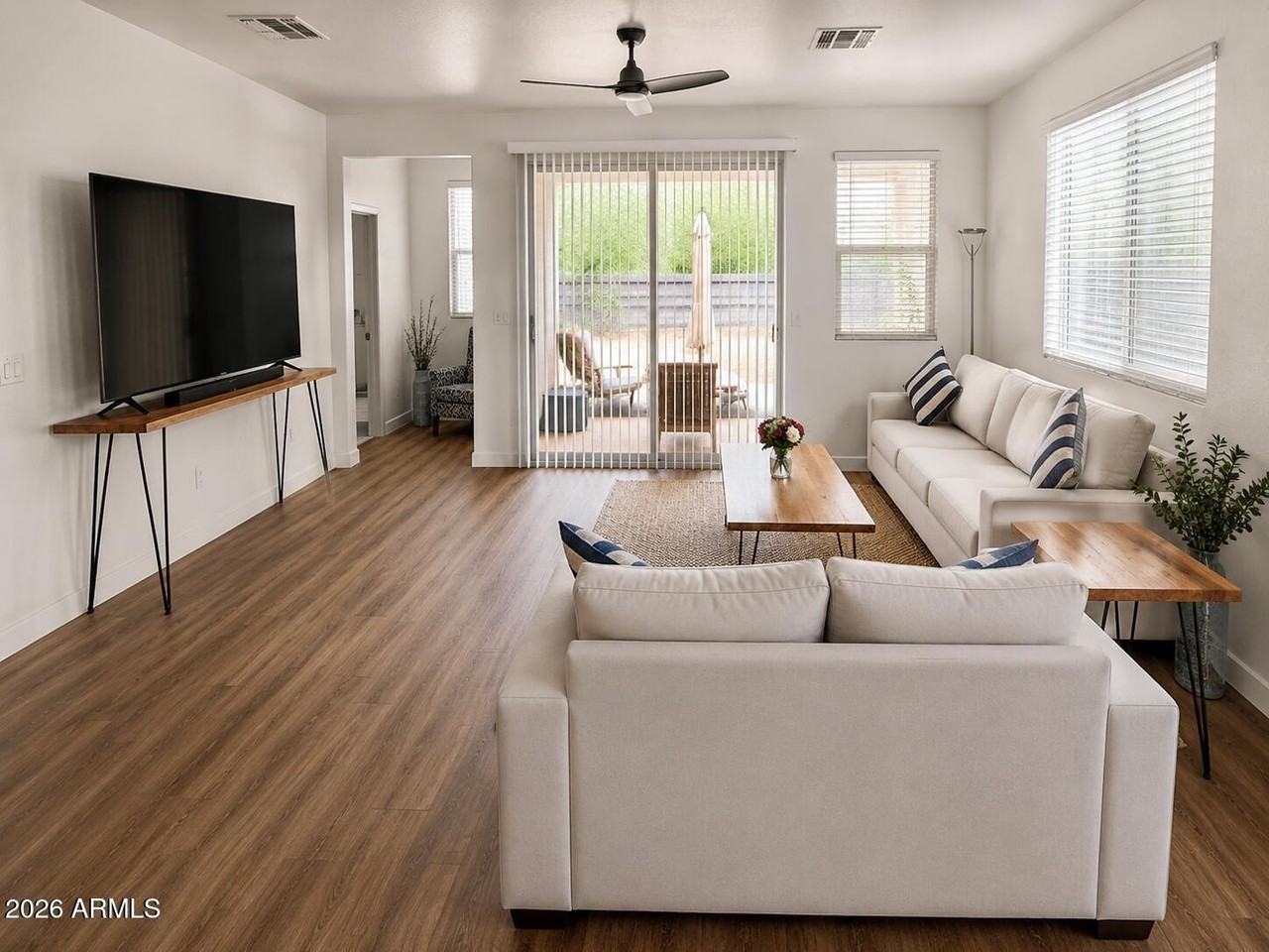 2334 E Levi Dr - Photo 5 of 36