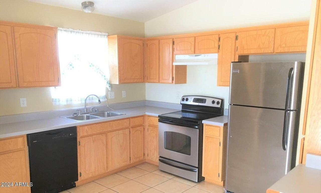 105 Buckskin Dr - Photo 3 of 13