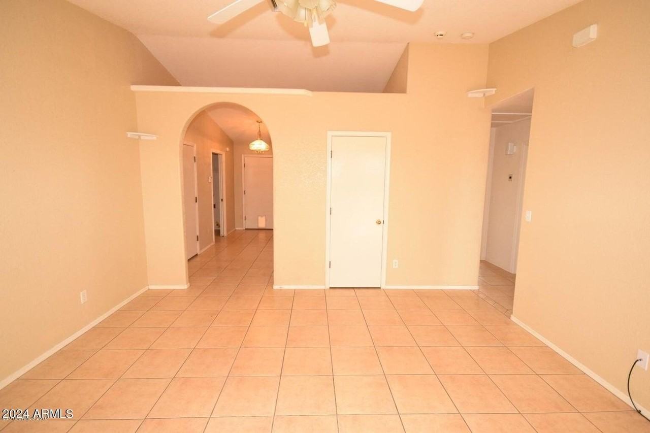 105 Buckskin Dr - Photo 4 of 13