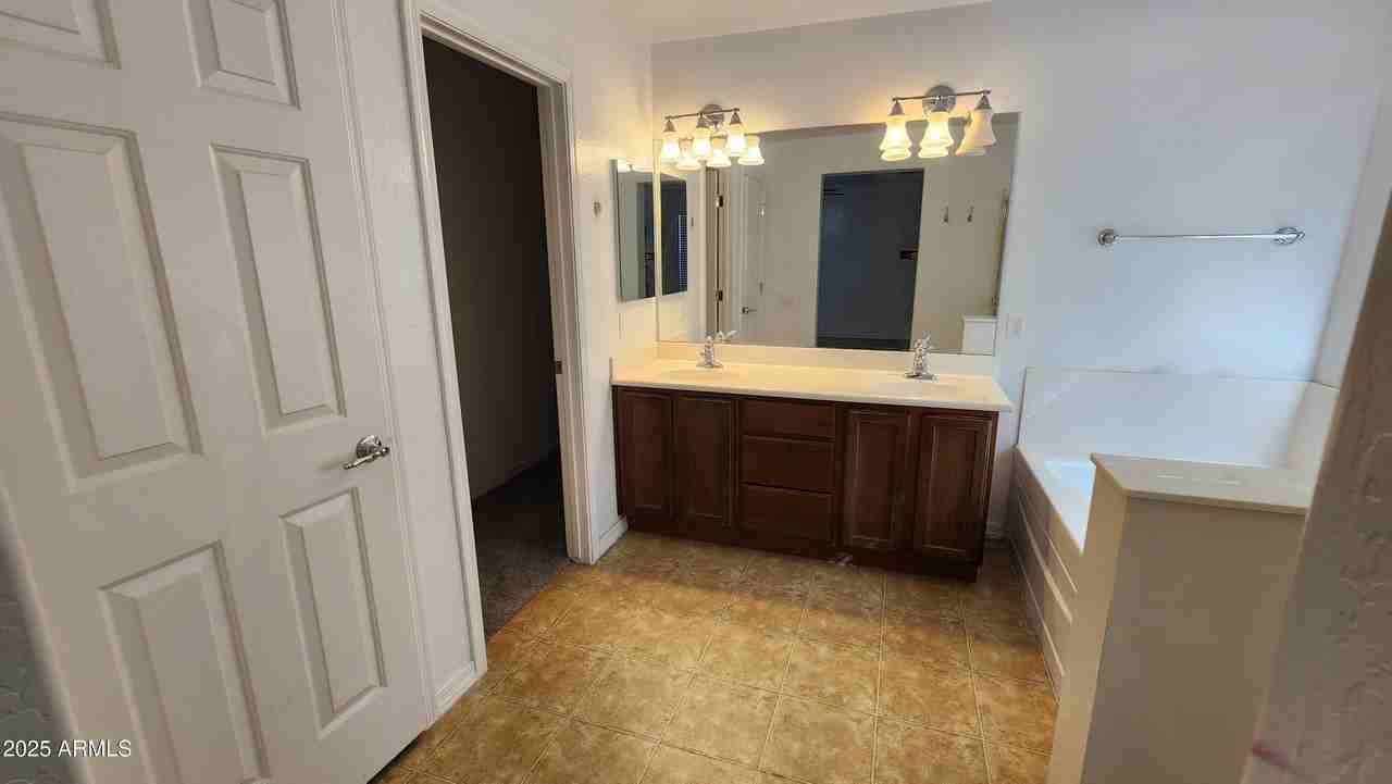 4750 S Antonio Cir - Photo 5 of 26