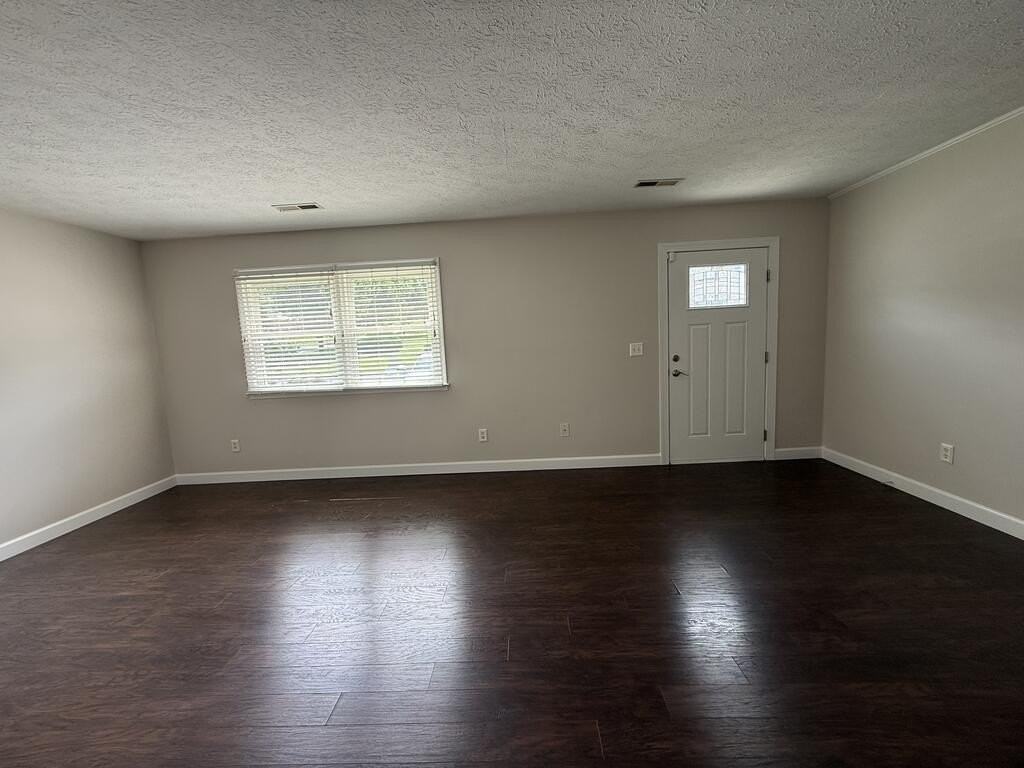405 Spruce Ln - Photo 3 of 27