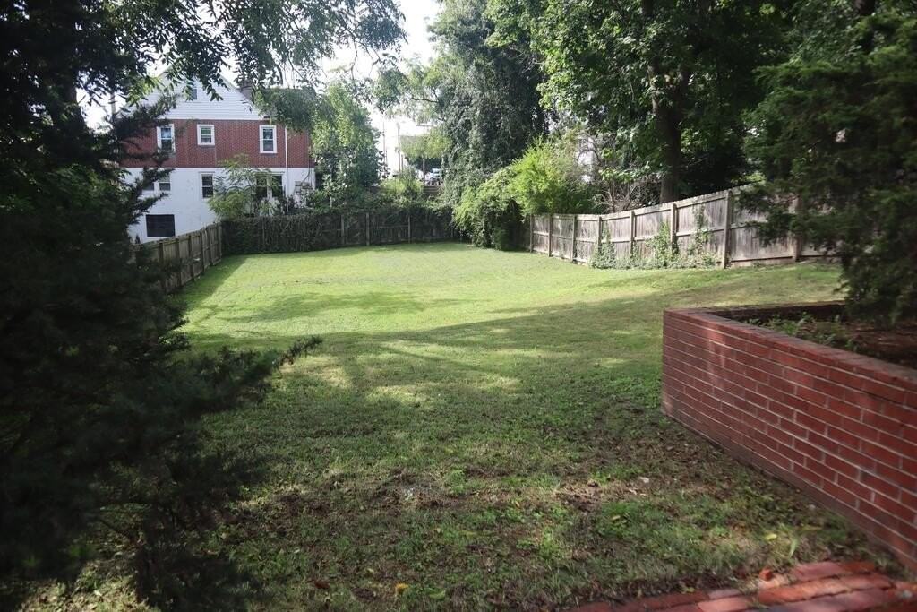 122 W C St - Photo 5 of 23