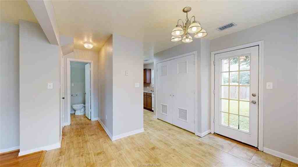 502 Nelson Ln - Photo 7 of 32