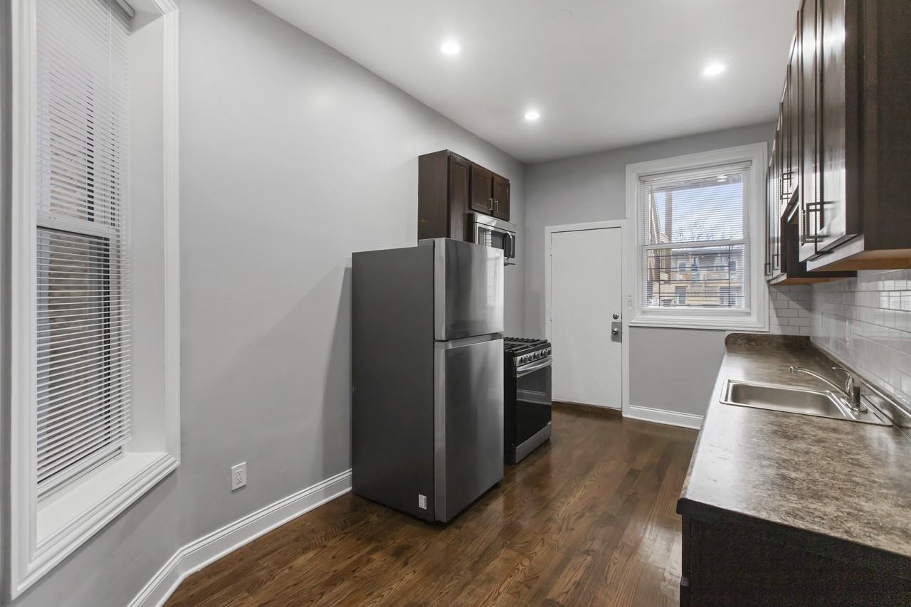 908 W Montrose Ave #906-3 - Photo 5 of 11
