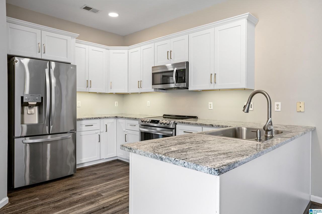 141 Calumet Dr - Photo 4 of 18