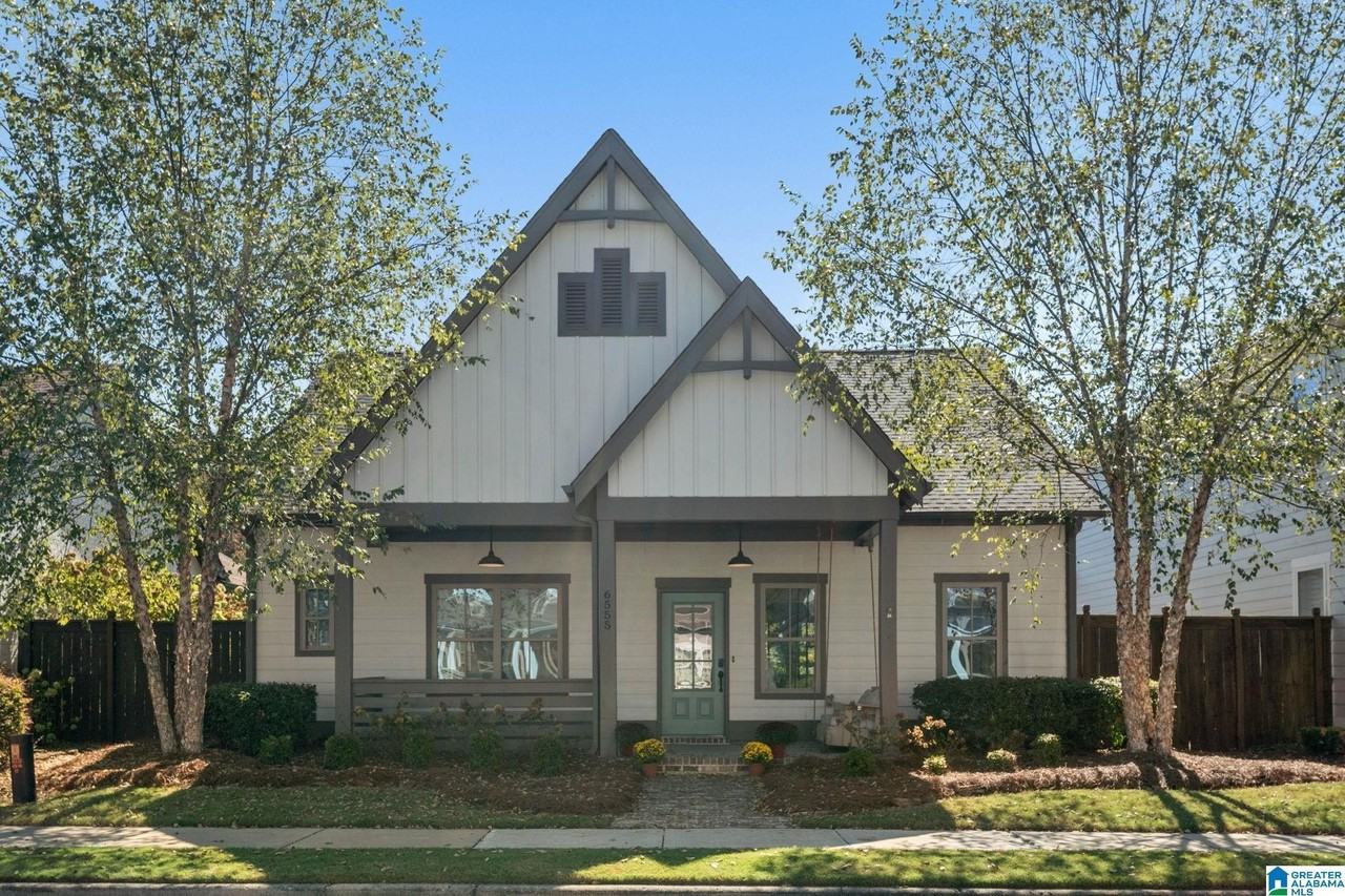 6555 Spring St - Photo 2 of 50