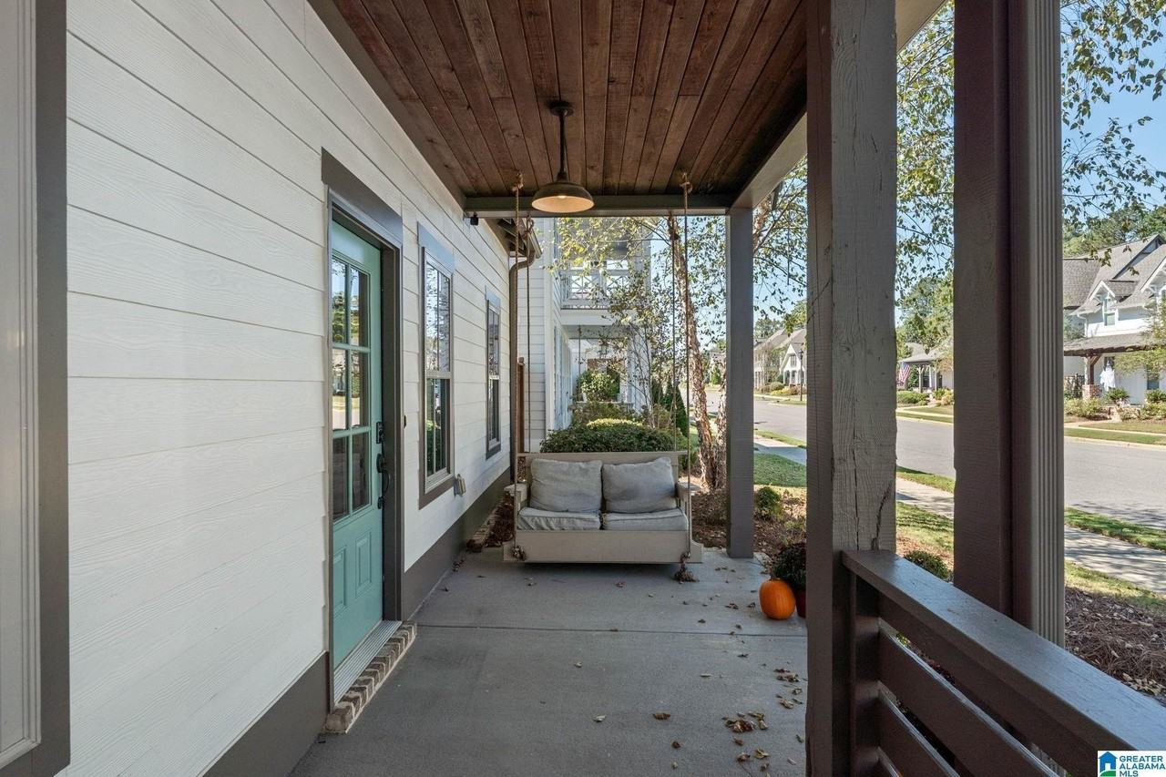 6555 Spring St - Photo 4 of 50