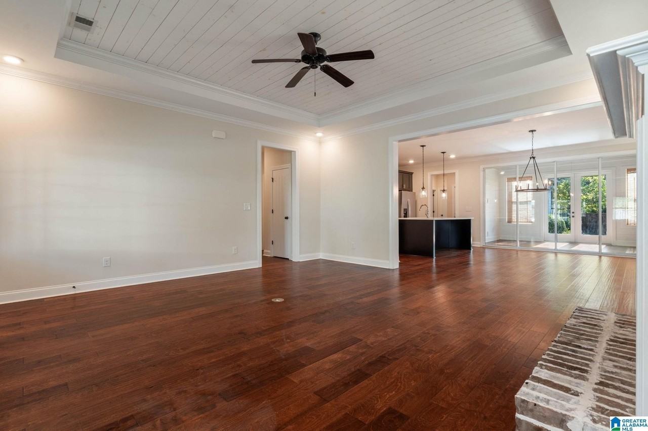 6555 Spring St - Photo 7 of 50