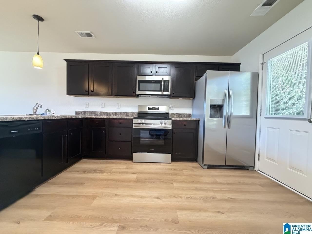 1112 Robert E Lee St - Photo 2 of 15