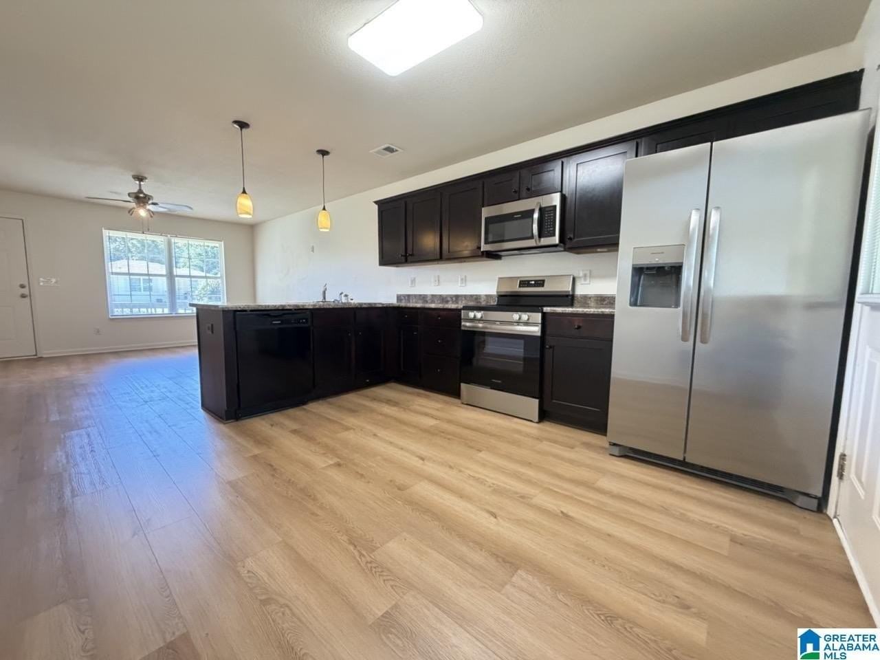 1112 Robert E Lee St - Photo 3 of 15