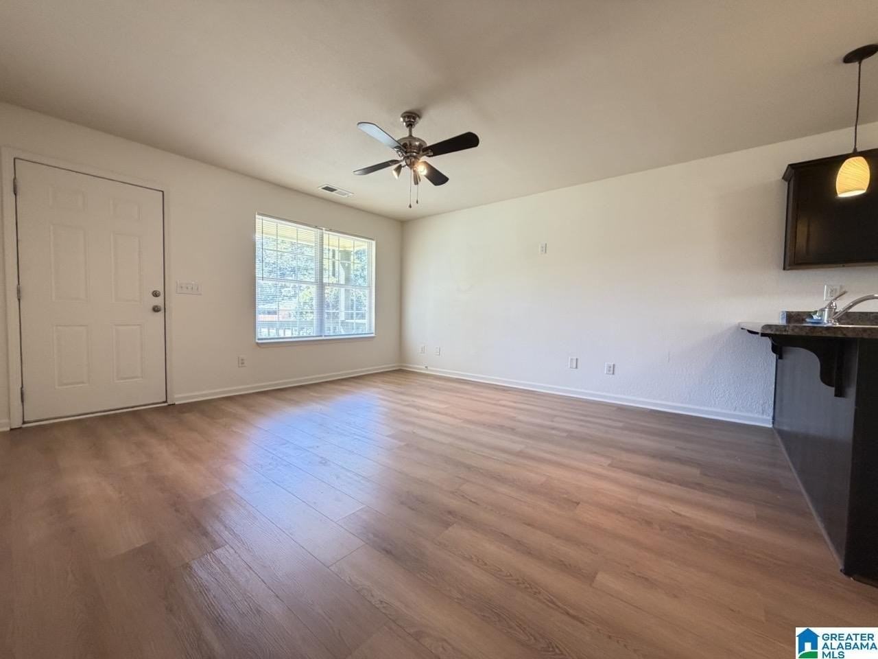 1112 Robert E Lee St - Photo 7 of 15