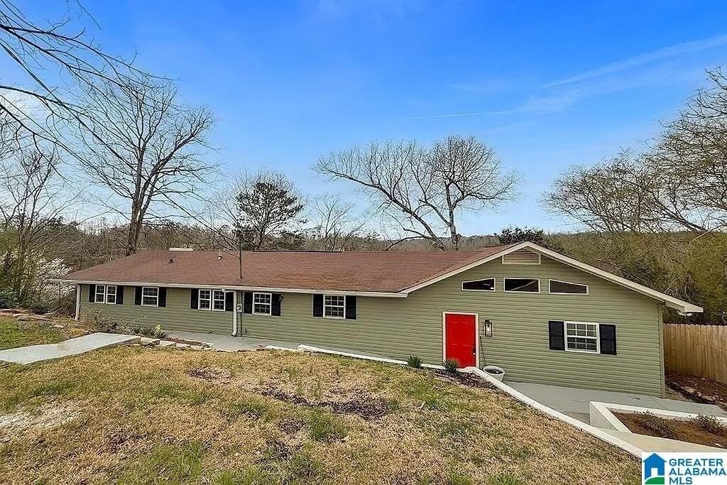 332 Lakeshore Ln