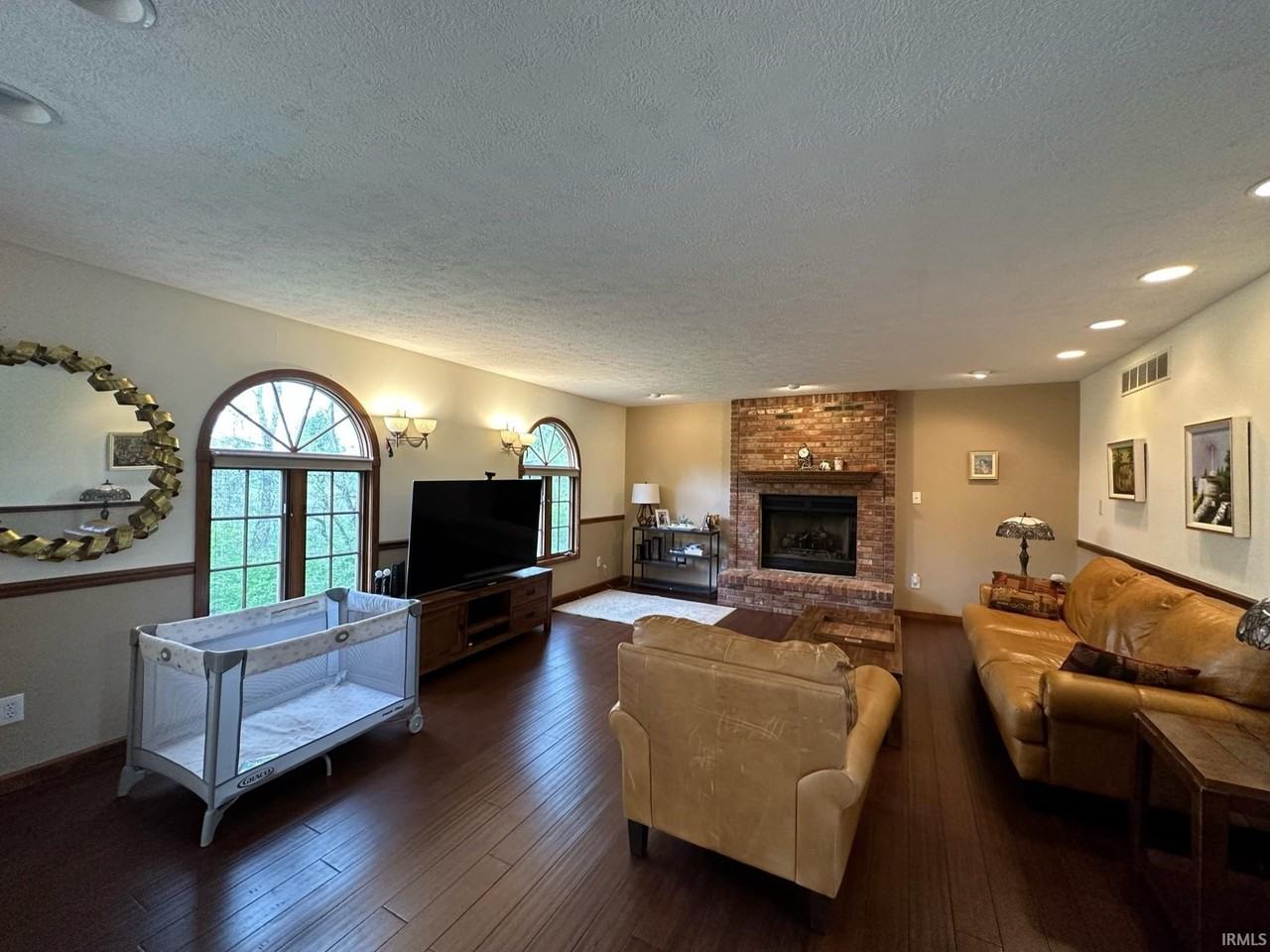 3825 E Devonshire Ct - Photo 4 of 36