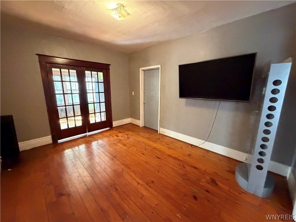 49 15th St - Photo 4 of 25
