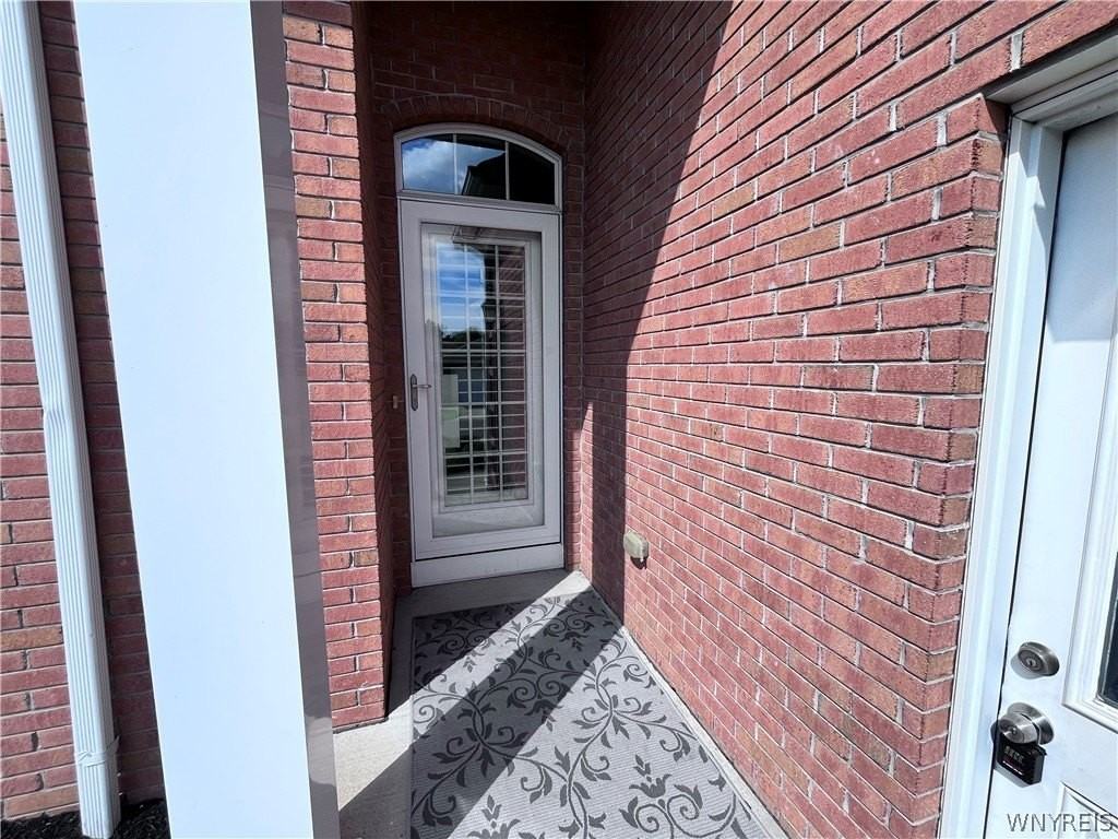 18 Saint Charles Ct - Photo 4 of 43