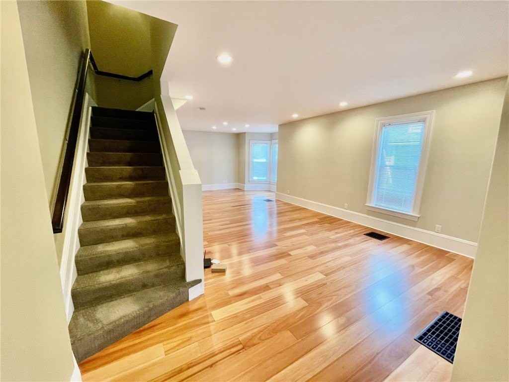 154 S Main St - Photo 5 of 37