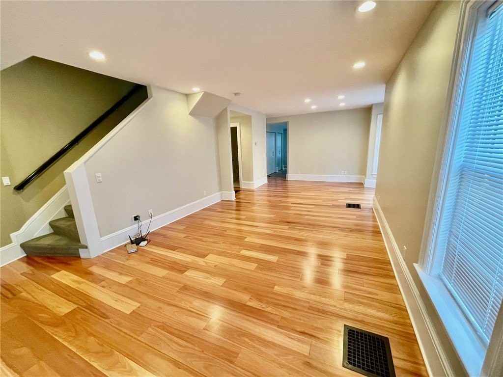 154 S Main St - Photo 6 of 37