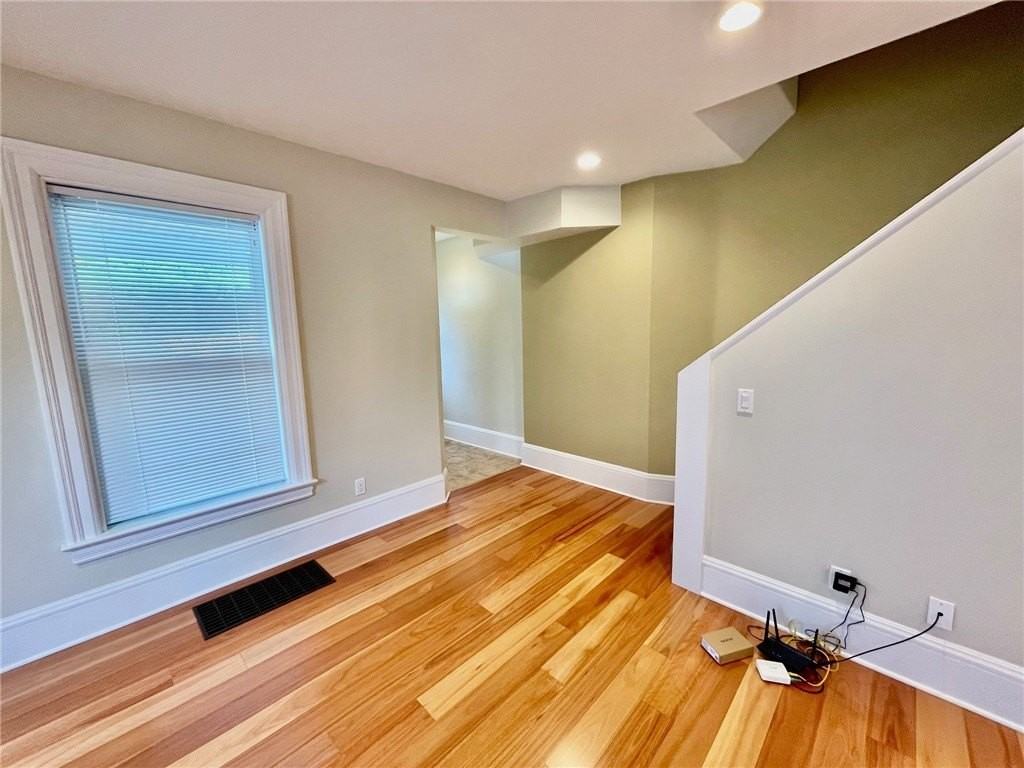 154 S Main St - Photo 7 of 37