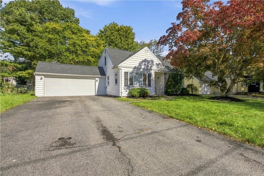 26 Lynda Ln - Photo 2 of 24