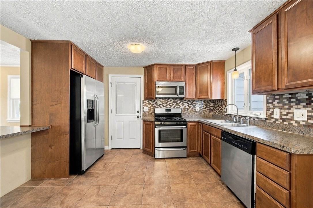 26 Lynda Ln - Photo 6 of 24