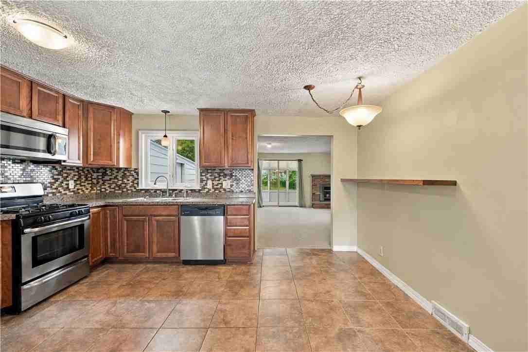 26 Lynda Ln - Photo 7 of 24