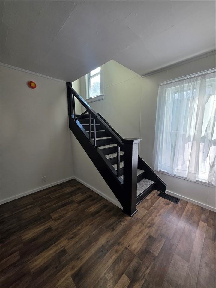 901 S Pine St - Photo 2 of 12