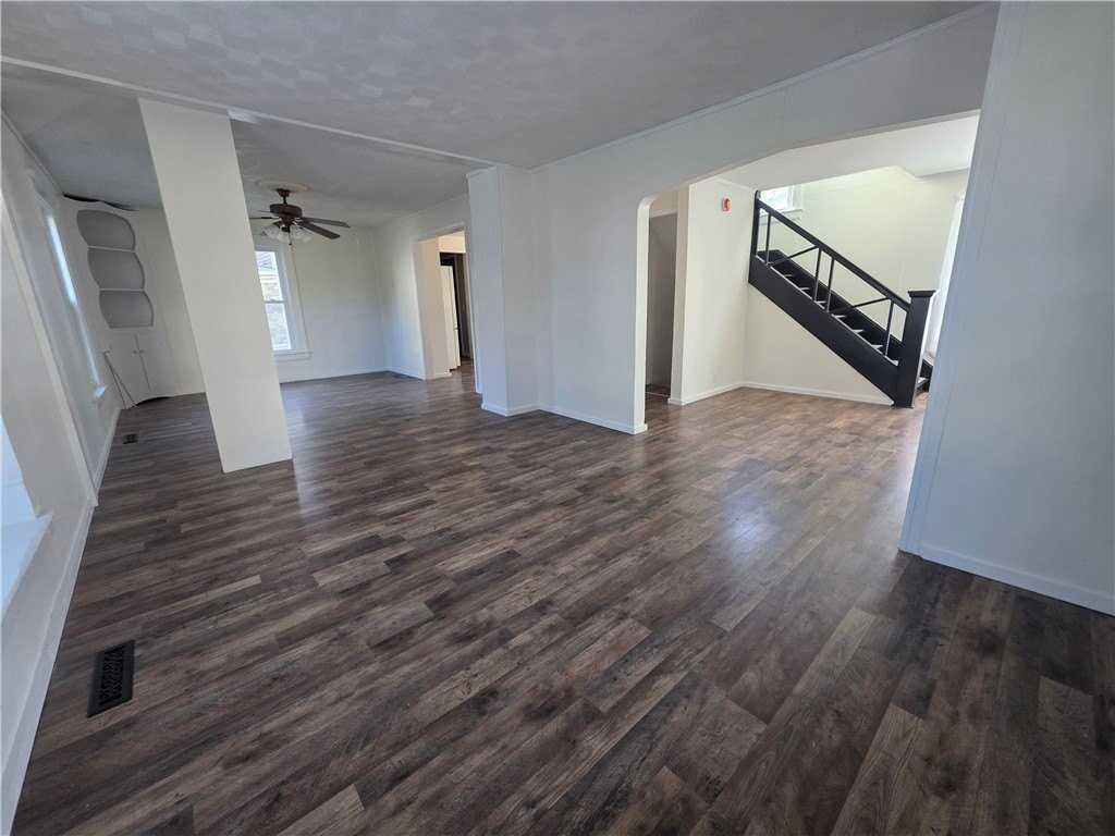 901 S Pine St - Photo 4 of 12