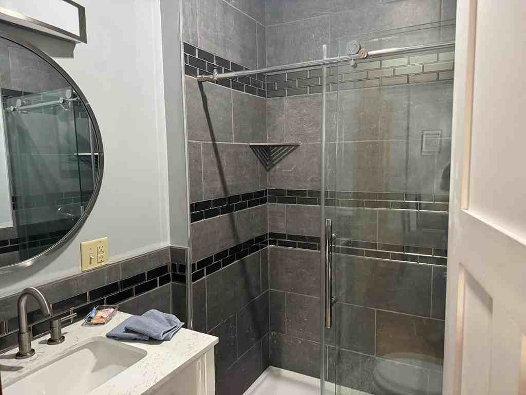 8 E 1st St - Photo 6 of 10