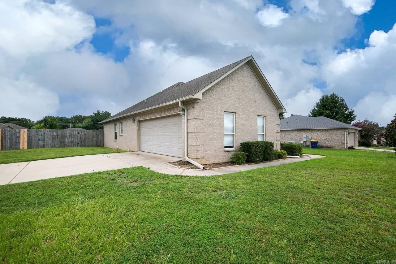 2420 Canterbury Ct - Photo 2 of 28