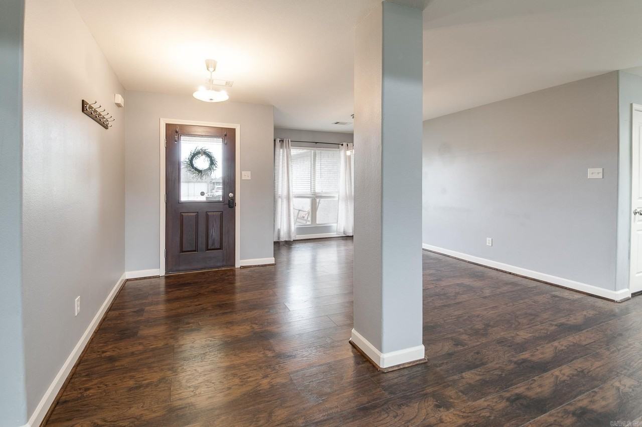 2420 Canterbury Ct - Photo 3 of 28