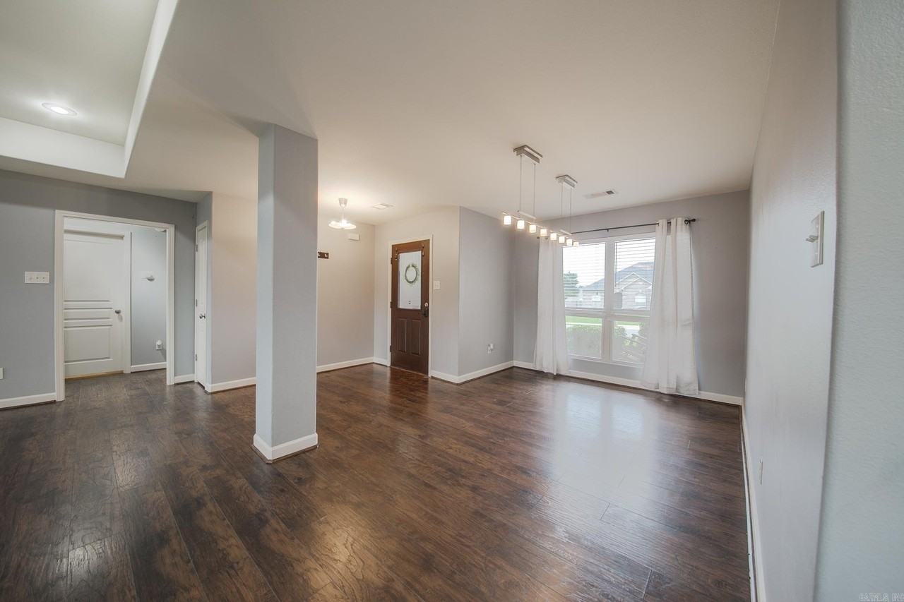 2420 Canterbury Ct - Photo 4 of 28