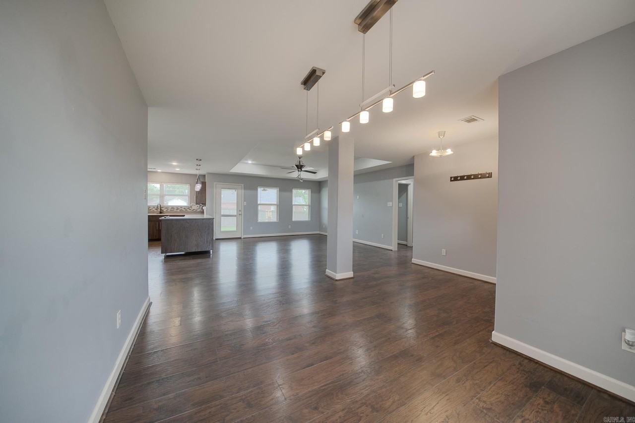2420 Canterbury Ct - Photo 5 of 28