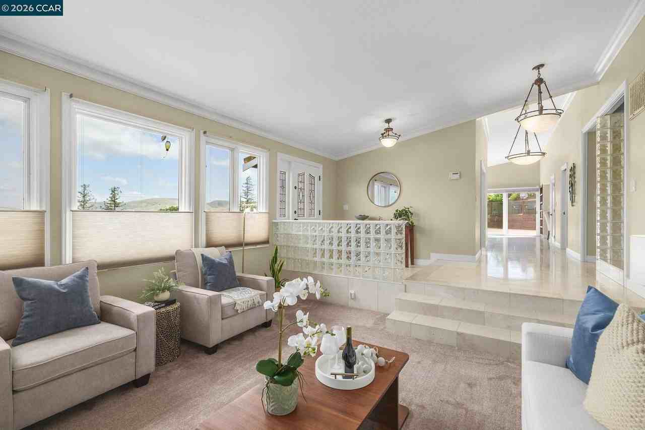 5530 Merritt Dr - Photo 4 of 46