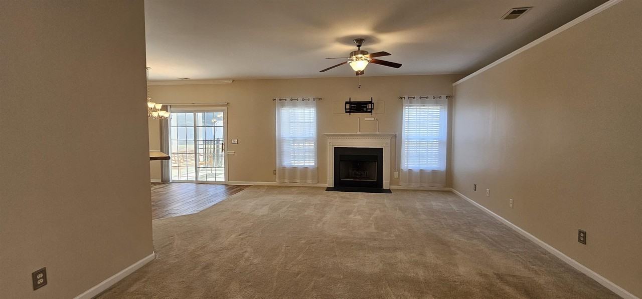 1593 Langley Dr - Photo 6 of 35