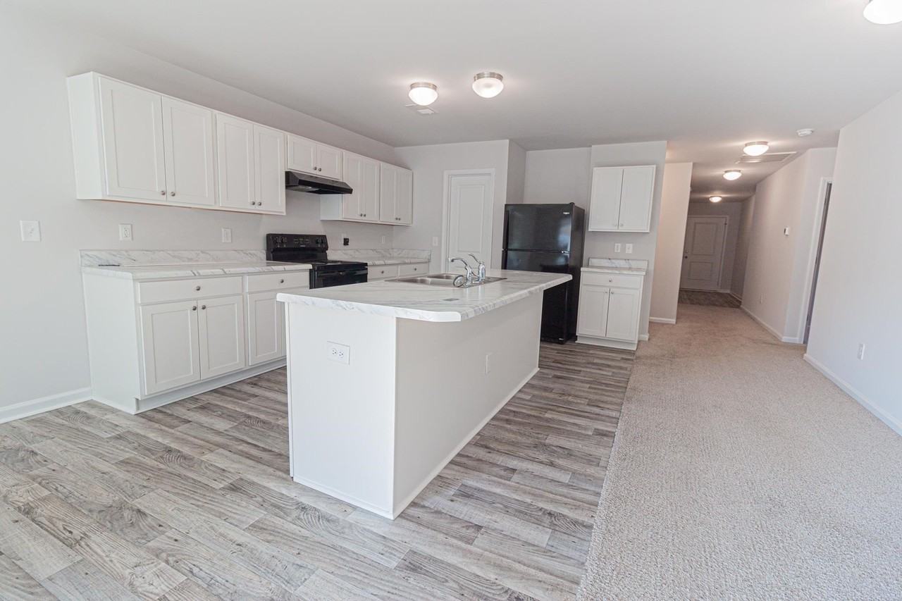 166 Foxford Dr - Photo 6 of 32