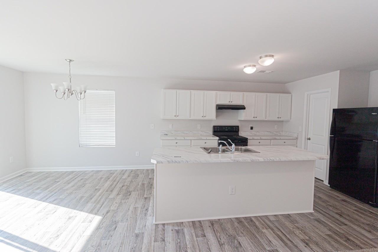 166 Foxford Dr - Photo 7 of 32