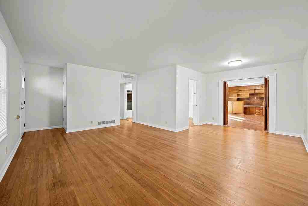450 Claremore St - Photo 2 of 17