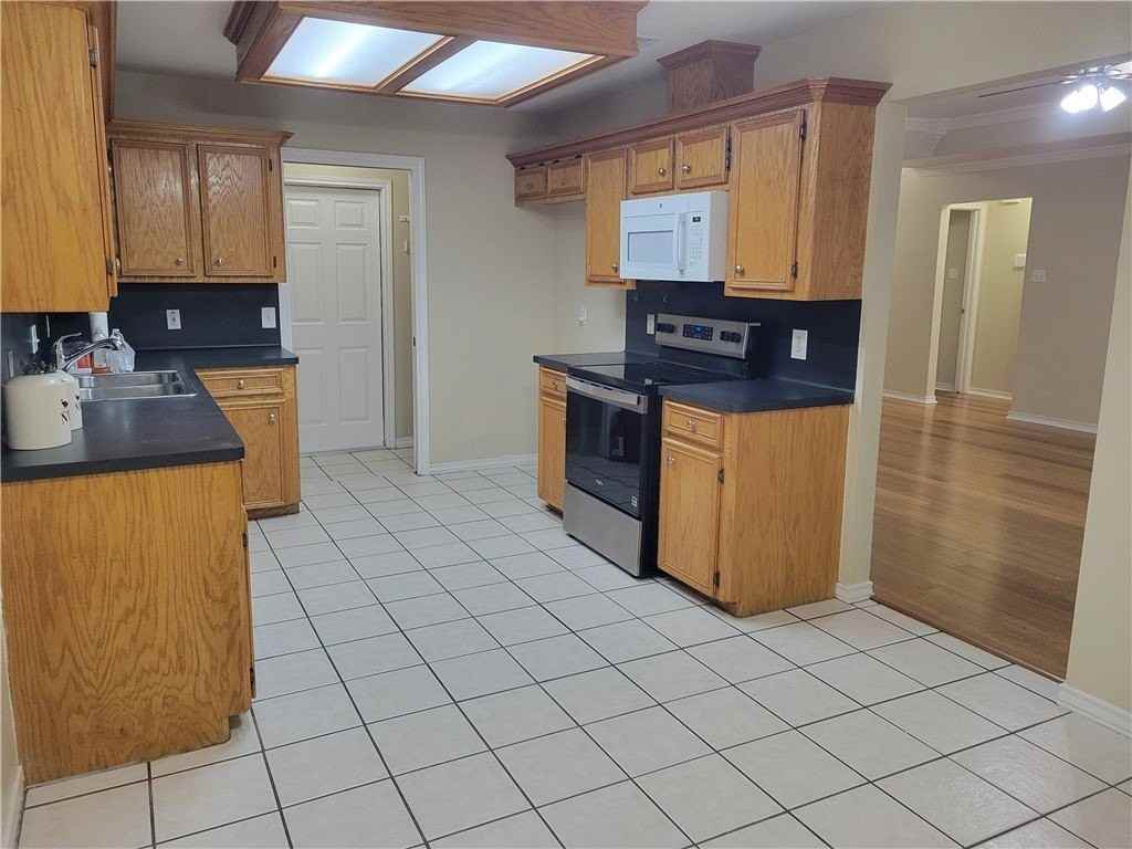 7010 Eldora Dr - Photo 5 of 16