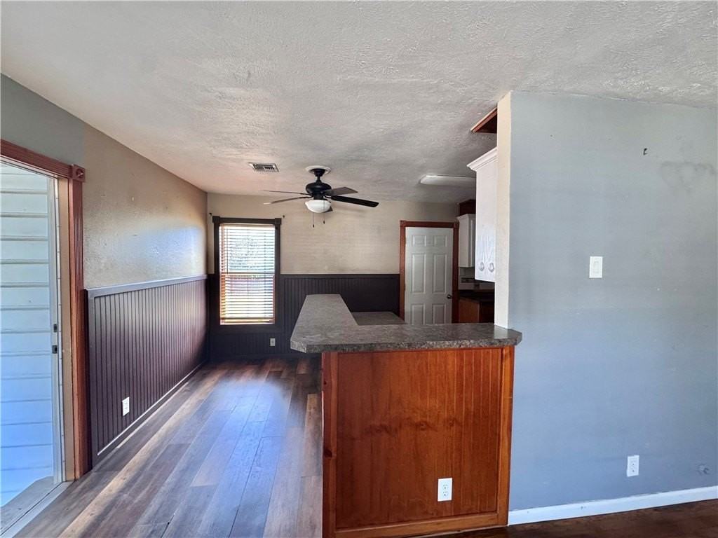 1218 Whitaker Dr - Photo 5 of 14