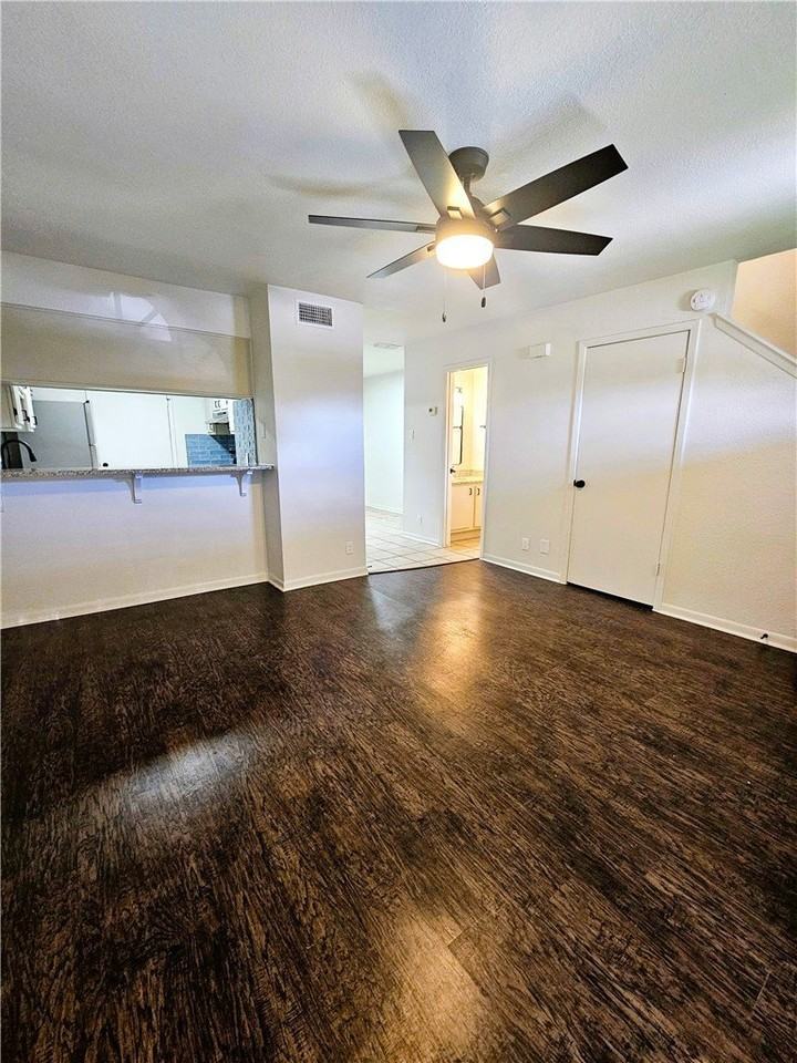 4816 Delwood St #3 - Photo 3 of 19