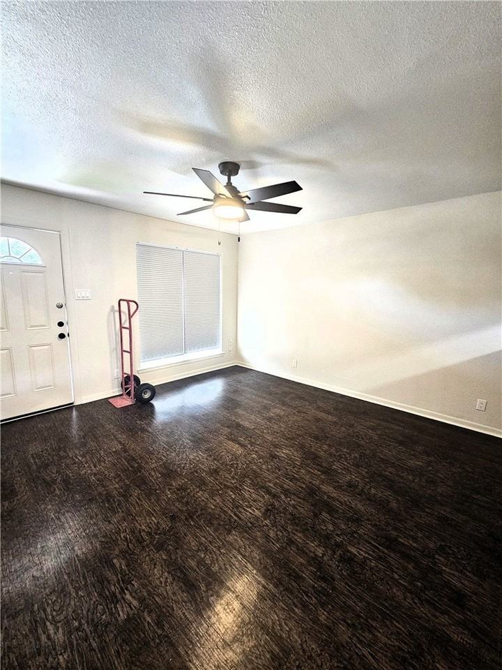 4816 Delwood St #3 - Photo 4 of 19