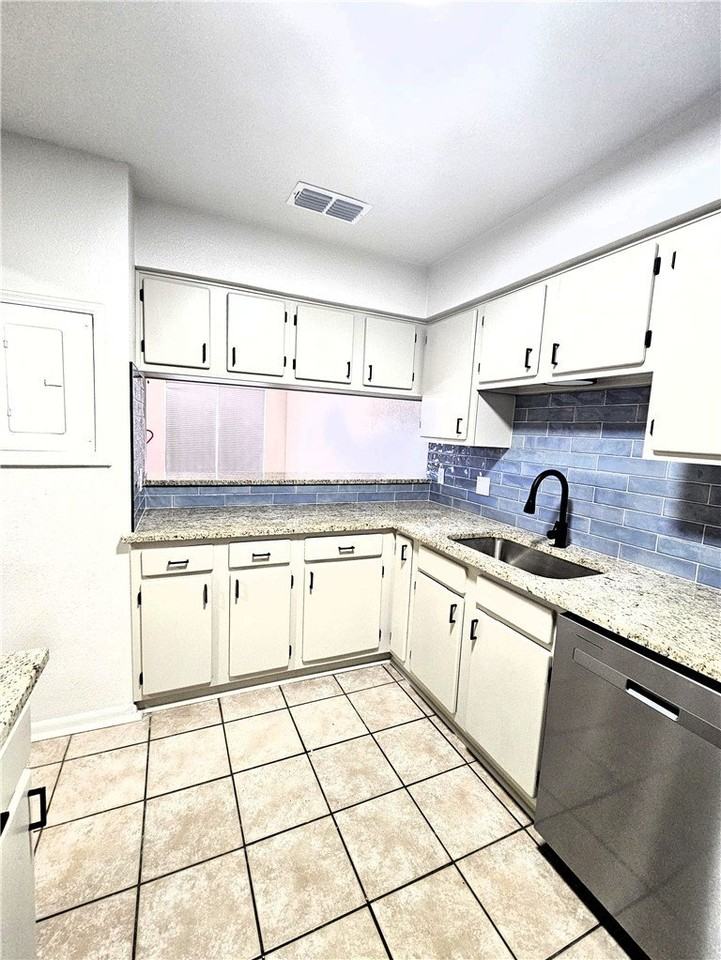 4816 Delwood St #3 - Photo 6 of 19