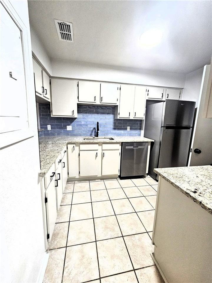4816 Delwood St #3 - Photo 7 of 19